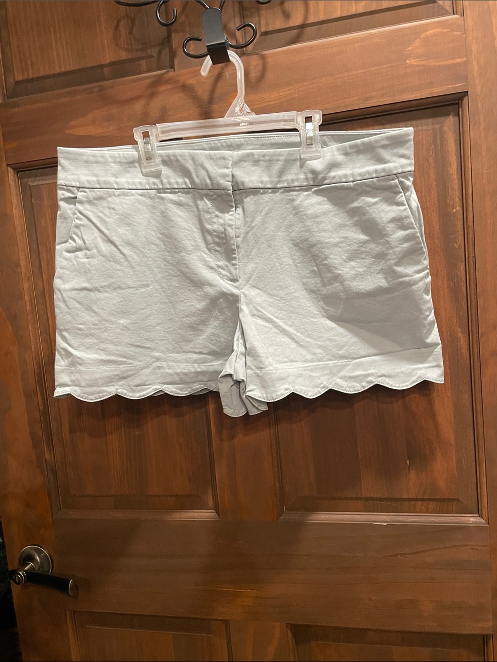 LOFT Scallop Hem High-Waist Shorts - Light Gray